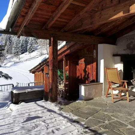 Sleeps 7 Wifi شقة